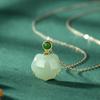 Collar con cerradura Jinhongyu s925 Ruyi para mujer, colgante de jade Hetian de moda nacional retro, cadena de clavícula de estilo chino, popular en TikTok