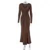 Vestido sexy europeu e americano justo com franzidos e mangas compridas para mulheres, novo outono de 2026, cor sólida, decote V profundo, emagrecedor, elegante, longo