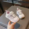 Zapatos deportivos para niños, nuevo modelo otoño 2026, zapatos casuales de piel para niñas, zapatos para niños, zapatillas de correr ligeras de suela blanda