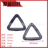 El fabricante tiene en stock hebillas de plástico en forma de D, hebillas de ajuste en forma de D, hebillas D semicirculares, hebillas colgantes pentagonales y hebillas de presión de plástico triangulares.