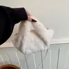 Bolso de Lana de Cordero Otoño Invierno Bolso de Mano Bolso Esponjoso para Mujer 2026 Nuevo Tacto de Alta Gama Bolso de Mano para Hombro Cruzado