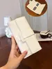 Yue Zi 2026 Outono Inicial Nova Carteira Feminina Retro Elegante Versátil Curta com Zíper Múltiplos Compartimentos para Cartões Porta-Moedas Bolsa