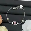 Pulseira Dior/Dior 2025 Nova Moda com Letras, Pérolas e Diamantes Incrustados para Mulheres, Design Elegante de Latão de Alta Qualidade