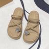 Chinelos Plataforma Estilo Pão Femininos para Usar na Rua Verão 2025 Novo Estilo Celebridade da Internet Fashion Simples Versátil Chinelos de Dedo Aberto