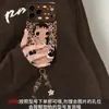 Pulseira de Boneca Chorando Estampa de Leopardo Adequada para Capa de Celular Apple 18pm iPhone 17 Outono/Inverno 16 Desenho Animado 15 Silicone 14 Novo