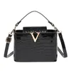 Tendencia Transfronteriza Verano 2025 Bolso de Mano en Forma de V con Patrón de Cocodrilo Bolso Tote de Gran Capacidad Bolso de Hombro de Gama Alta para Viajes