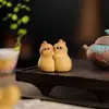 Dragón de barro amarillo de arcilla púrpura, lindo y encantador, un adorno de mascota de té que promueve la riqueza, un juguete de té premium hecho a mano, accesorio de decoración para mesa de té