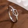 Anillo Perforador de Corazón para Mujer, Estilo Coreano y Japonés, Fresco y Moderno, Diseño Único, Blanco, Diseño de Nicho, Anillo Abierto Ajustable