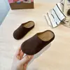 Novas Sandálias Birkenstock de Moda Versátil para Outono/Inverno 2026 para Meninas, com Solado Grosso, Casuais, Confortáveis, Antiderrapantes e de Bico Fechado