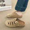 Chinelos Femininos para Exterior Estilo Birkenstock com Solado Macio, Novo Modelo Primavera/Verão 2026, Sandálias Abertas Vazadas, Meias-Chinelos Casuais com Solado Grosso