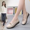 Sapatos de Lã Novos de Primavera Transfronteiriços para Mulheres Tamanho Grande Couro Genuíno Sapatos de Mãe Mocassins de Solado Macio para Mulheres Comércio Exterior Sapatos para Meia-Idade e Idosos