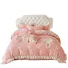 Estilo Princesa Francesa Juego de Cuatro Piezas de Leche Fleece Doble Cara Invierno Franela Coral Fleece Funda de Edredón Sábana Gruesa Faldón de Cama Ropa de Cama