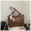 Bolso de Hombro con Pañuelo de Seda de Moda Estilo Europeo y Americano, Casual y Elegante, Nuevo Modelo 2026, Alta Calidad, Gran Capacidad, Bolso Tote para Mujer para el Trabajo