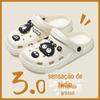 Sapatos Furados Femininos Verão 2025 Novo Estilo Roupa Externa Sapatos de Praia Chinelos de Casa para Casal Sandálias de Desenho Antiderrapantes para Homem