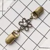 Clipe de lenço de gola clipe de xale fivela de lenço de diamante europeia e americana broche anti-luz clipe de suéter vintage acessórios de liga feminina