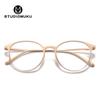 Gafas de madera STUDIOMUKU con montura redonda ovalada y montura única transparente con degradado.