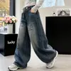 Jeans de Primavera y Otoño para Niñas 2026 Nuevo Casual Estilo Deportivo de Niña Pantalones de Pierna Ancha de Mezclilla Estilo Graffiti Ropa Suelta para Niños