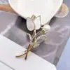 Broche de Tulipán para Mujer Elegante Elegante Popular en Internet Moda Pin Corsage de Perla Moda Versátil Accesorios para Traje Abrigo