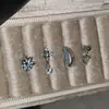 Aretes Hélice Hueso del Oído Colgante Copo de Nieve Cruz Azul Acero de Titanio Aro de Oreja Cruzado en forma de U Apilados con Aretes Azules Dobles de Nicho para Mujer