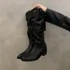 Botas altas marrones de punta en V para mujer, nuevo estilo otoño e invierno 2026, botas de montar de caña alta de ante con tacón grueso, botas de estilo western apiladas populares
