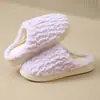 Nuevas Zapatillas de Algodón para Mujer Otoño e Invierno 2025 Estilo Mariposa Linda Calientes Postparto para Interior en Casa Zapatillas Peludas de Suela Gruesa