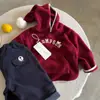 Calça longa estilo novo 2026 para bebês, ajustável, forrada com fleece, algodão espacial, design de urso moderno, calça casual para meninos