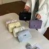 Bolsa de Mão Pequena Quadrada Acolchoada Única para Mulheres 2026 Novo Modelo Bolsa Transversal de Corrente Versátil Simples Bolsa de Ombro Estilo Chanel