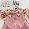 Vestido de Malla para Niña Verano Fresa Cuello de Ganchillo Mariposa Tridimensional Mangas Volantes Parche Bordado Floral Vestido de Princesa