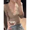 Camiseta base de punto de manga larga color caqui con cuello en V y detalles de encaje para mujer, otoño, lujo ligero, tacto de alta gama, bonita prenda interior, top pequeño