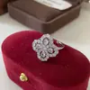 Anel de Trevo de Quatro Folhas Cravejado de Diamantes para Mulheres, Luxo Leve e Sensação de Alto Padrão, Anel Aberto, Novo Design Quente de 2025, Anel de Flor Super Brilhante