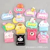 Materiais: Capa de Celular, Cola Cremosa de Desenho Animado DIY para Furar Parede, Acessórios de Resina para Mochila Sanrio, Etiquetas de Letras, Decorações de Fivela de Sapato