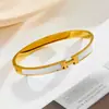 Versão Coreana Mais Vendida Novo Bracelete de Aço Titânio Ouro Rosa Letra H para Mulheres Moda Design de Nicho Joias de Luxo Leve Atacado
