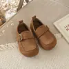 Zapatos de Cuero para Niñas 2026 Estilo Nuevo Estilo Británico Mocasines de Gamuza Zapatos Birkenstock para Niñas Suela Suave Antideslizantes Zapatos Individuales