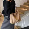 Bolso de Cubo Retro de Ante Transfronterizo para Mujer, Bolso tipo Bolsa de Basura Escarchada, Bolso Pequeño con Cadena de Remaches de Fragancia, Bolso de Hombro Cruzado