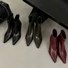 Novedad Otoño/Invierno 2026 Botines Estrechos de Tacón Alto con Punta Fina para Mujer Botines Retro con Cremallera Trasera de Tacón Fino Europeo y Americano Botines Elásticos de Moda