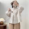 Camisa de Lino y Algodón Estilo Japonés Otoño 2025 para Mujer, Top Pulóver Dulce Artístico con Volantes de Encaje y Cuello Alto