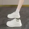Zapatillas blancas de cordones antideslizantes, novedad de otoño para mujer, zapatillas deportivas casual 2026, que aumentan la altura, cómodas, transpirables, de suela gruesa, versátiles para estudiantes