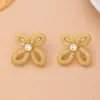 Brincos de Tarraxa Grandes Florais Dourados com Diamantes Inlaid Estilo Corte Retrô para Mulheres Luxo Leve Temperamento Exagerado Personalidade Ornamentos de Orelha Venda Direta da Fábrica