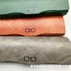 Venta al por mayor del fabricante Gafas para miopía Estuche para gafas de espejo plano Portátil de alta gama Antiestrés Cuero personalizado PU Cordero simple