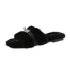 Pantuflas planas peludas para mujer para usar en exteriores, moda 2026 otoño e invierno, pantuflas de algodón peludo sin cordones con hebilla metálica