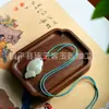 Pingente de Jade Verde Tianshan de Xinjiang com Padrões de Flores Flutuantes, Apresentando Buda, Guanyin e Ruyi, um Pingente de Jade que Dizem Responder a Todos os Pedidos, com Pixiu e Cabaça