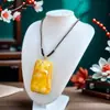Pingente Simples de Cera de Abelha Branca Material Russo Otimizado Flor Branca Osso de Cera Porcelana Branca Pingente Quadrado Branco Corrente de Clavícula Acessório 36*59