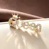 Vendedor Popular de Amazon Broche de Reina con Pedrería Completa Transfronterizo Letra Broche de Aleación Incrustado con Pedrería Broche de Lujo Ligero Accesorios para Ropa