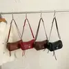 Bolsa Quadrada Pequena de Nicho de Luxo Feminina Outono/Inverno 2026 Nova Super Quente Bolsa de Ombro Único Sob o Braço Bolsa Transversal de Luxo