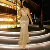 Vestido de noite longo sereia com decote em V e lantejoulas, com pequena cauda, sem mangas, feminino, estilo europeu e americano, slim fit, para comércio exterior, na cor champanhe