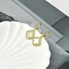 Brincos de Trevo de Quatro Folhas Banhados a Ouro Cobre 2024 Leve Luxo Sensação de Alto Padrão Brincos Clássicos Pequenos Estilo Chanel com Zircônia