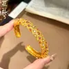 Pulsera Abierta Rombo Estilo Palacio Tang Hueco Arena Dorada Estilo Tienda de Oro con Pedrería, Pulsera Nueva Estilo Chino Patrón Rombo Rojo Rosa Chapada en Oro