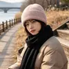 Gorro de punto para mujer, nuevo estilo otoño/invierno 2026, gorro cálido para ciclismo, viajes al aire libre y montañismo, hace que la cara se vea más pequeña