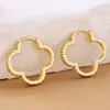 Pendientes de Trébol de Cuatro Hojas Huecos con Circonita Micropavimentada Dongdaemun New y Pendientes Venta Caliente Transfronteriza Pendientes de Moda y Lujo Ligero