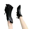 2026 Novas Botas de Cano Curto Estilo Francês, Botas Estilo Coreano, Sapatos de Inverno com Salto Alto Estilo Chanel Transfronteiriços, Botas Brancas de Cano Curto com Bico Fino